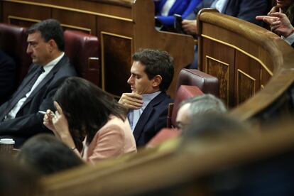 "Si Sánchez es la inestabilidad, tenemos que formar un Gobierno alternativo. Da igual a quién voten, pero si el día siguiente a las elecciones hay una oportunidad, yo me comprometo a que en un mes habrá Gobierno", señaló Albert Rivera este miércoles durante el pleno.