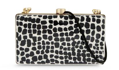 Este clutch moteado de Stella McCartney antes costaba 1.150 euros y puede ser vuestro por cerca de 575 euros.