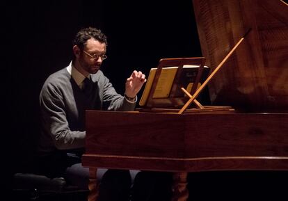 Benjamin Alard durante su recital ofrecido en la Sala de Cámara del Auditorio Nacional.