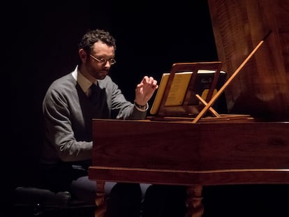 Benjamin Alard durante su recital ofrecido en la Sala de Cámara del Auditorio Nacional.