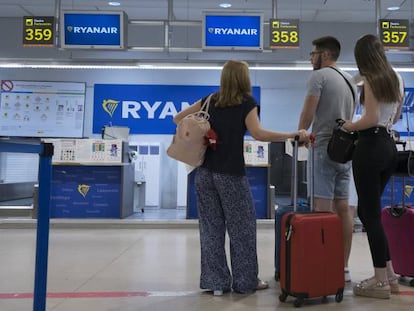 Mostradores de Ryanair vacíos, durante la huelga de 2018, en el aeropuerto de Madrid. 