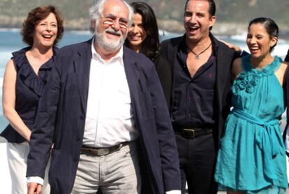 El director Arturo Ripstein y su equipo durante la presentación de 'Las razones del corazón' en San Sebastián.