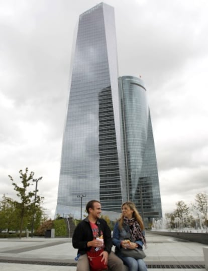 Vista de la Torre de Cristal en octubre de 2012.