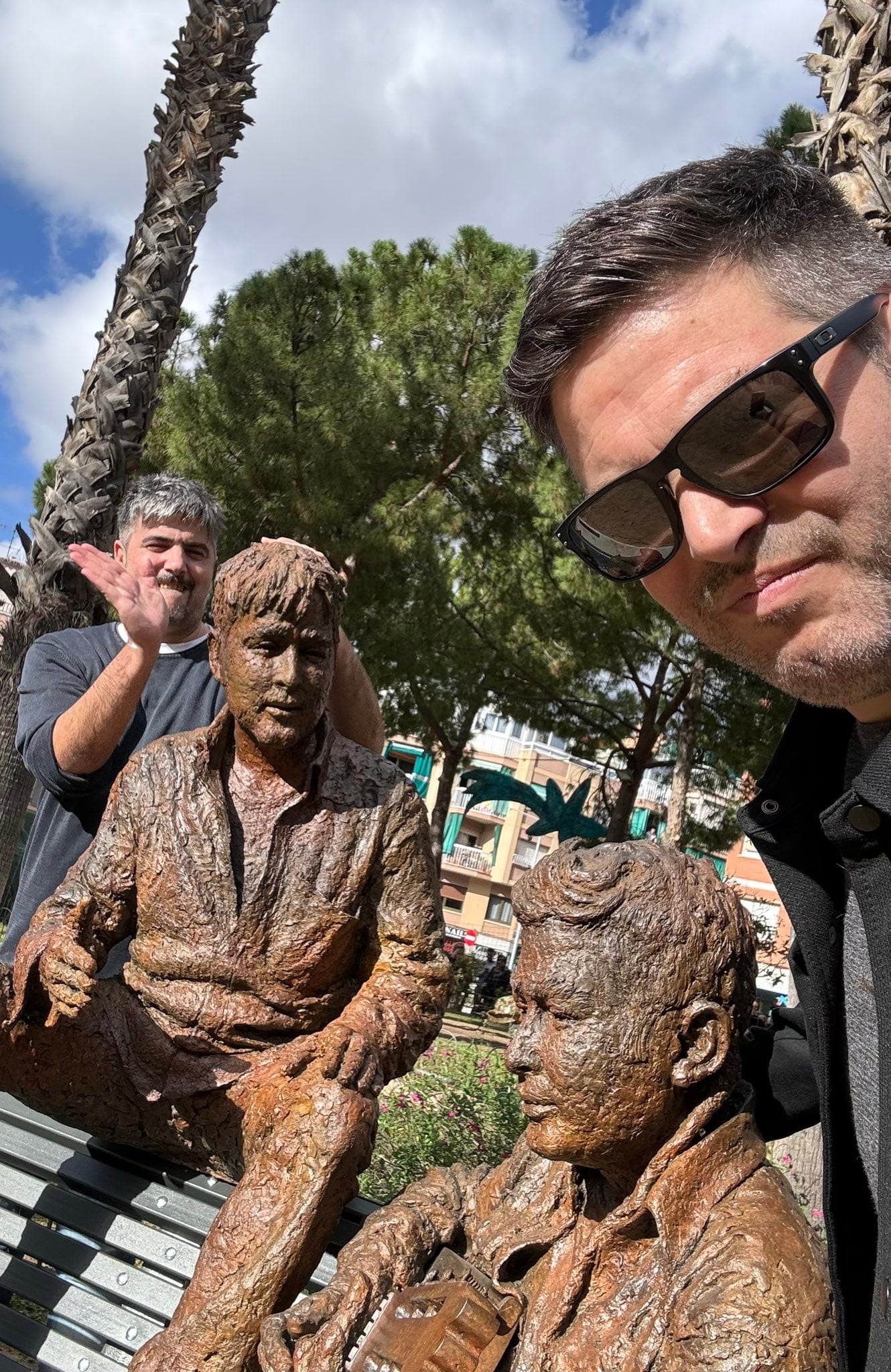 Cornellà dedica una estatua a Estopa por sus 25 años de trayectoria musical