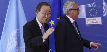 El presidente de la Comisi&oacute;n Europea, Jean-Claude Juncker (d), junto al secretario general de las Naciones Unidas, Ban Ki-moon. 