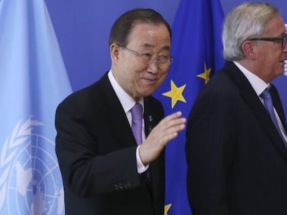 El presidente de la Comisi&oacute;n Europea, Jean-Claude Juncker (d), junto al secretario general de las Naciones Unidas, Ban Ki-moon. 