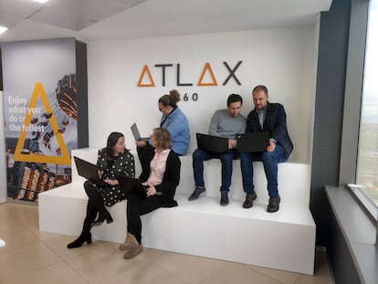 Empleados de Atlax 360 en sus oficinas de  Granada.