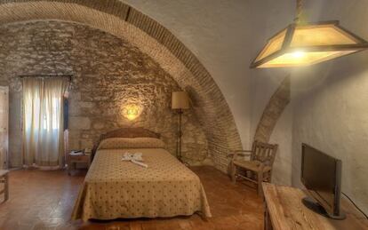 Una de las habitaciones de la Hospedería del convento de San Francisco, en Vejer de la Frontera (Cádiz).