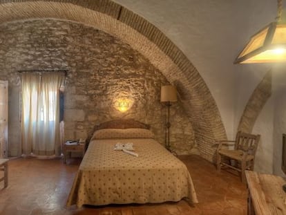 Una de las habitaciones de la Hospedería del convento de San Francisco, en Vejer de la Frontera (Cádiz).