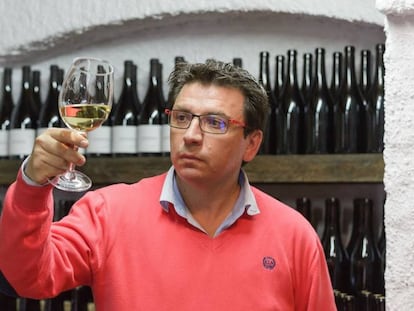 Carlos Rey Lustres, en su bodega.