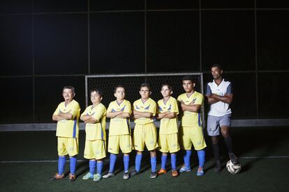 Toinho, Ze Miudo, Aderaldo, Clecio, Kinha, Luan e Cuca, a selecão de anões de Itabaianinha.