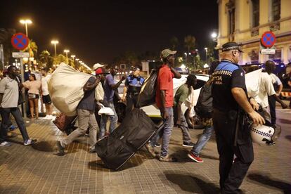 Operació policial contra els manters, aquest dijous a la nit.