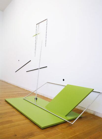 <i>Verde por dentro </i>(2008), obra del brasileño Waltercio Caldas expuesta en el CGAC.