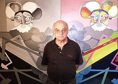 Luis Gordillo, ante su obra <i>Gran veloz Iscariote dúplex </i>(1973-1974), en el Museo de Arte Abstracto Español de Cuenca.