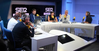 Dani Garrido, Manu Carreño, Angels Barceló, Toni Garrido, Pepa Bueno, Carles Francino y Javier del Pino, en la presentación de la nueva temporada.