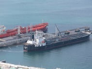 Dos barcos petroleros.