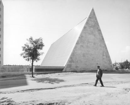 Iglesia de Ntra. Sra. del Tránsito en Canillas (Desconocido, Madrid, 1961) del arquitecto Luis Cubillo.