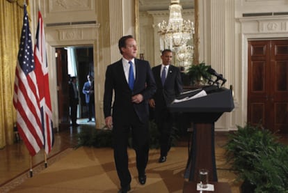 Cameron y Obama, al inicio de la rueda de prensa conjunta tras reunirse en la Casa Blanca.