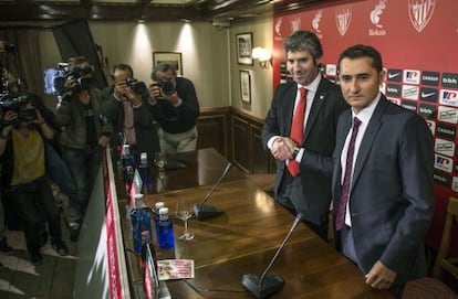 Valverde junto al presidente del club, Josu Urrutia.
