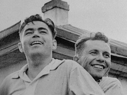 Pavel Popóvich, detrás del cosmonauta Adrian Nicolayev, en 1962.
