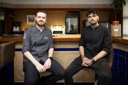 Miguel Ángel Fernández y Jesús Maya, propietarios del restaurante Enea, en Sevilla.