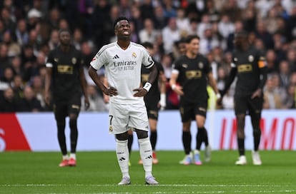 Vinicius tras el primer gol del Valencia ante el Real Madrid en el Bernabéu.