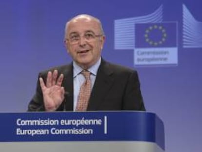 El comisario europeo de Competencia, el español Joaquín Almunia, da una rueda de prensa en Bruselas (Bélgica) hoy, miércoles 19 de junio de 2013 para anunciar que Comisión Europea (CE) impuso hoy una multa de 146 millones de euros a la danesa Lundbeck y otras compañías farmacéuticas por entorpecer la entrada en el mercado de versiones genéricas del antidepresivo Citalopram.