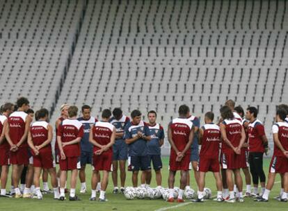 Los sevillistas preparan el partido de esta noche frente al AEK de Atenas