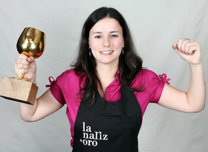 A sus 31 años, la sumiller bilbaína María José Vázquez, del Restaurante Guggenheim, se ha convertido  en la ganadora  de La Nariz de Oro 2009, la famosa competición que premia a aquel catador capaz de identificar un vino en una copa negra, guiado tan solo por su olfato. La competición ha reunido este fin de semana en Madrid a 80 profesionales procedentes de las cinco semifinales celebradas desde el  mes de noviembre de 2008 en Andalucía, Euskadi, Comunidad Valenciana, Madrid y Cataluña y por las que han pasado en total 400 catadores de vinos.