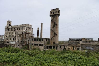 Antigua fábrica de papel construida por los japoneses en Jolmsk (isla de Sajalín).