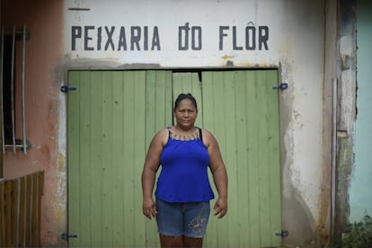 Ausimara Passos e o marido, Seu Flôr, tiveram que fechar as portas da peixaria que tinham em Regência, no Espírito Santo.