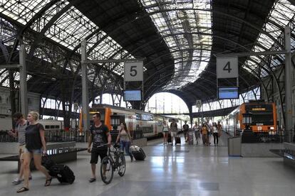 La estaci&oacute;n de Francia &mdash;en una imagen actual &mdash;y la del Norte &mdash;hoy sin uso ferroviario&mdash; fueron escenarios de la huelga de 1917.