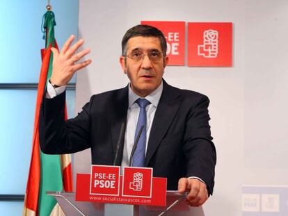 El secretario general del PSE, Patxi López, durante su rueda de prensa hoy en Bilbao