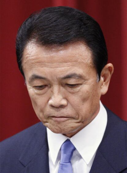 Taro Aso, durante la rueda de prensa en su residencia oficial en Tokio.