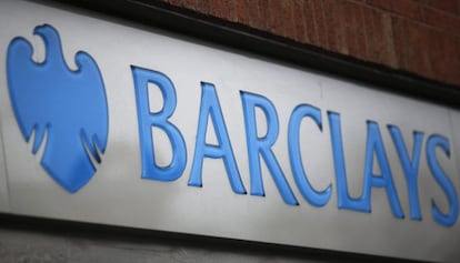 Vista del logotipo de una sucursal del banco Barclays. EFE/Archivo