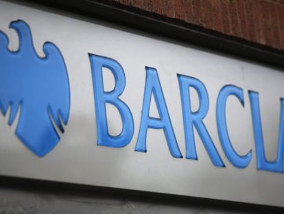 Vista del logotipo de una sucursal del banco Barclays. EFE/Archivo