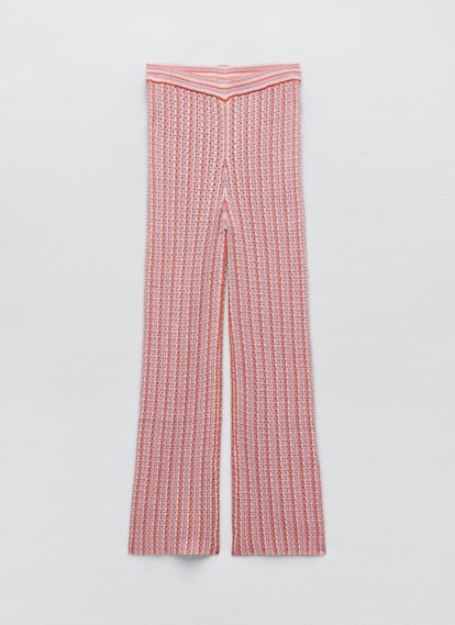 Multicolores y con rayas verticales, así son los pantalones más ‘boho’ de Zara. Te avisamos de que tiene un top a juego que te va a enamorar. 25,95 €