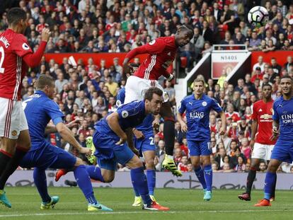 Pogba marca el cuarto del United.