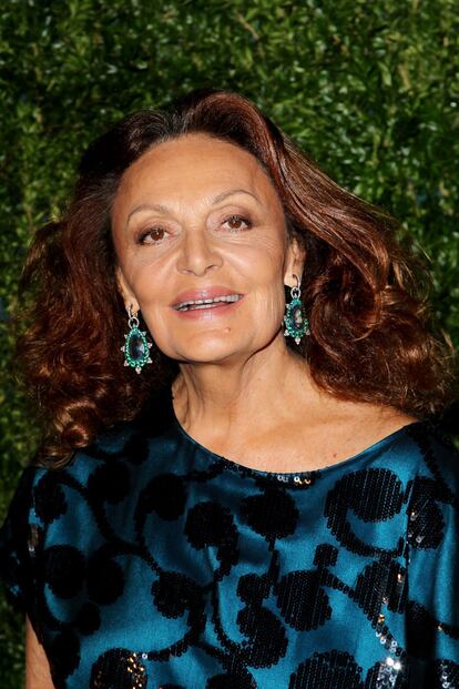 Diane von Furstenberg, diseñadora, presidenta de la asociación de creadores de moda de Estados Unidos y miembro del jurado. La relación entre la modista y la 'Vogue' se remonta a 1970 cuando llamó por primera vez a la puerta de la revista, entonces dirigida por Diana Vreeland. "Me presenté en la redacción con una maleta repleta de vestidos y Vreeland me dedicó exactamente cinco minutos. Me dijo: 'Sí, muy bien, vas a tener mucho éxito', y me echó de su despacho", recordó Von Furstenberg en una entrevista.