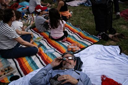 Miles de personas se reunieron en los jardines de la UNAM en Ciudad de México.