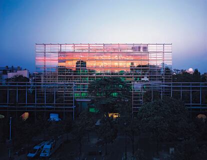 La actual sede de la Fundación Cartier, en el bulevar Raspail de París, diseño de Nouvel inaugurado en 1994.