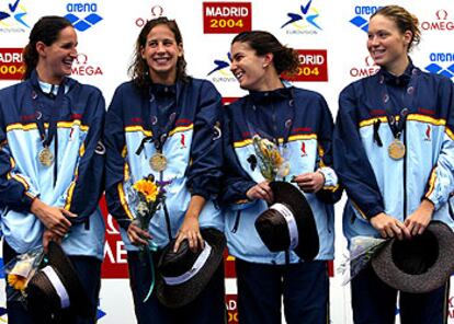 De izquierda a derecha, Melissa Caballero, Erika Villaécija, Laura Roca y Tatiana Rouba, con las medallas de oro.