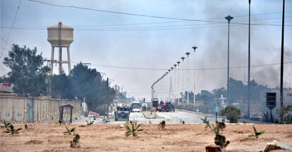 Autobús con combatientes del ISIS detenidos tras huir de la prisión de la localidad siria de Al Hasaka, el pasado 24 de enero.