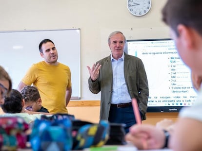 El presidente de Aragón, Jorge Azcón, del PP, en el colegio público Pintor Pradilla de Zaragoza, el día 7.