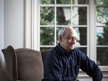 Michael J. Sandel, em sua casa de Brookline ( Massachusetts, EUA).