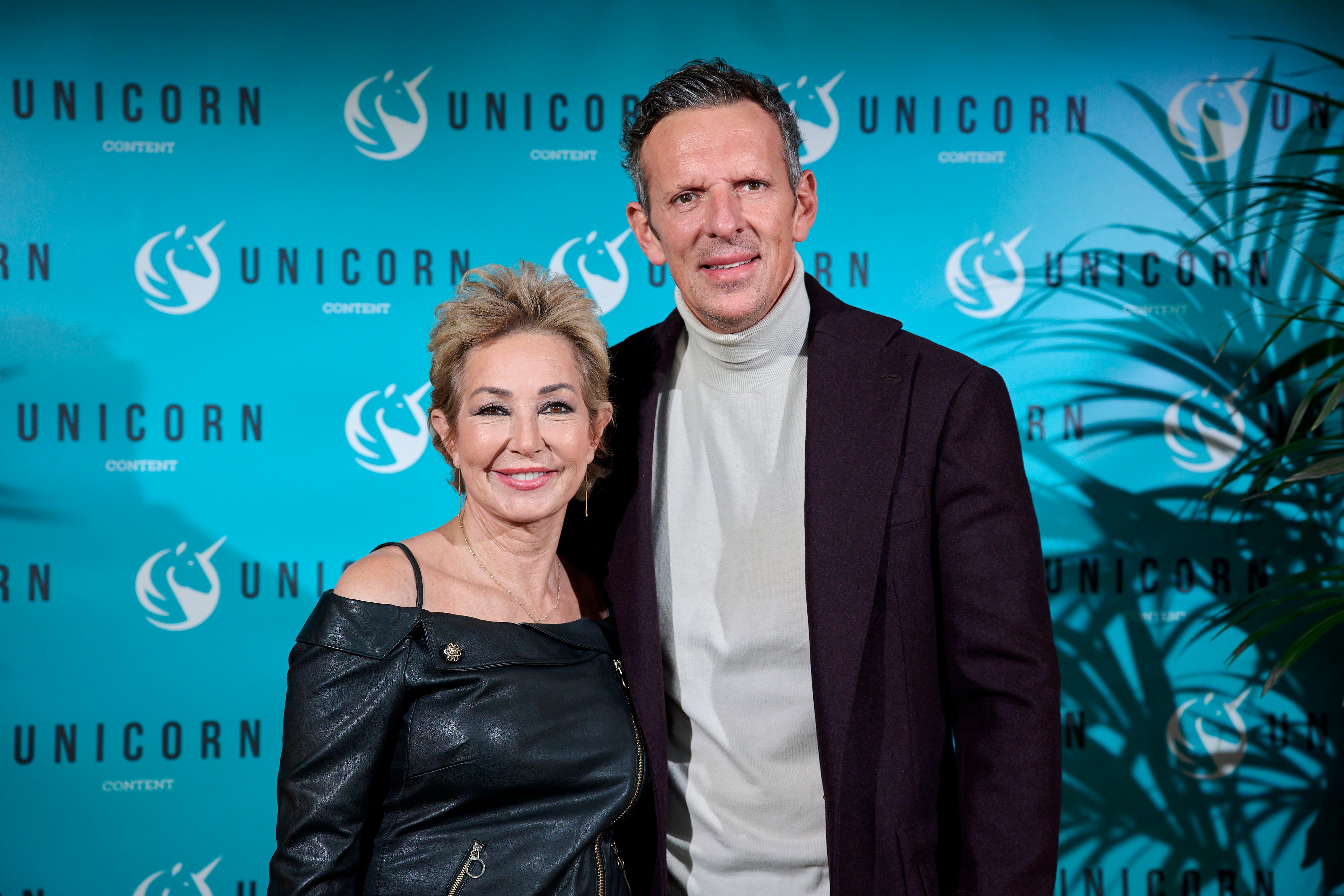 Ana Rosa Quintana y Joaquín Prat, en la celebración del 18º aniversario de 'El programa de Ana Rosa' en 2023.