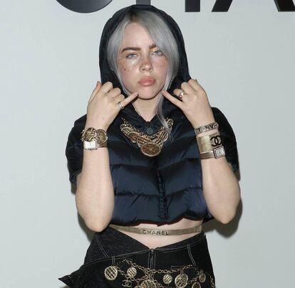 La cantante Billie Eilish se ha convertido, además de un ídolo musical, en un icono de estilo. En la imagen posa en una fiesta de Chanel celebrada en Nueva York en 2017.