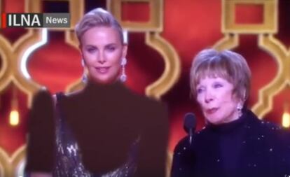 Charlize Theron, con su escote censurado en una televisión iraní.