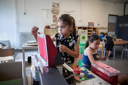 Alumnas en una clase de la escuela Tarlatana de Sabadell.