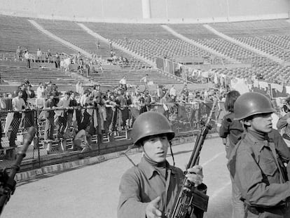 El Estadio Nacional en Santiago de Chile tras el golpe contra el Gobierno del presidente Salvador Allende, en septiembre de 1973.
